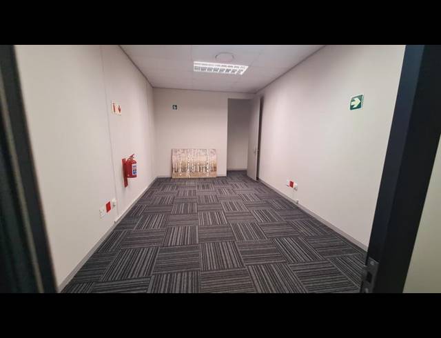 BUSINESS PROPERTY TO RENT IN SHERE